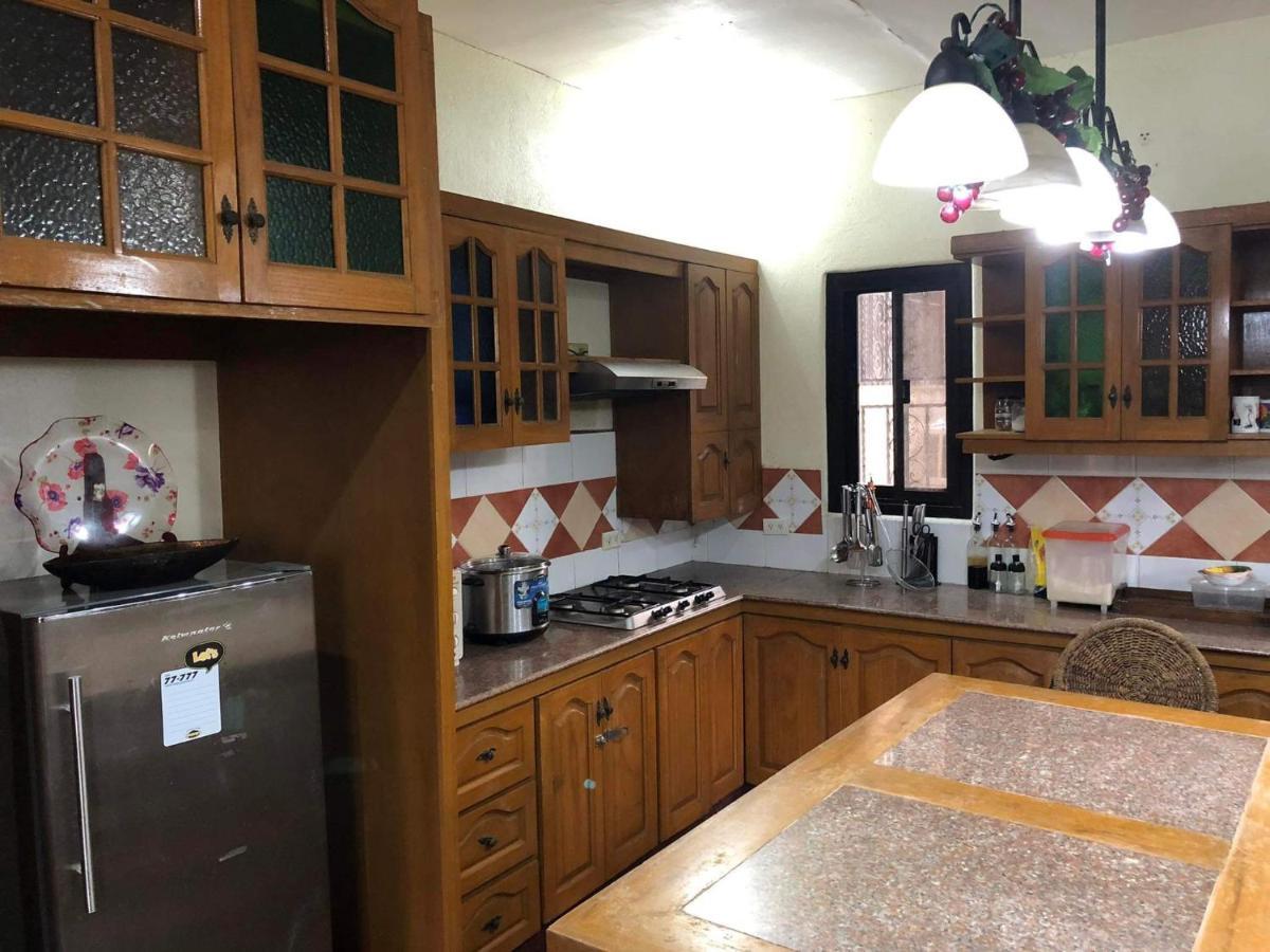 Tagaytay Bnr Guesthouse 4Br With Balcony 12-14 Guest Tagaytay City ภายนอก รูปภาพ